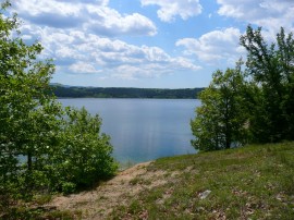 Над 200 ентусиасти се включиха в екоакцията на яз. Копринка край Казанлък  / Новини от Казанлък