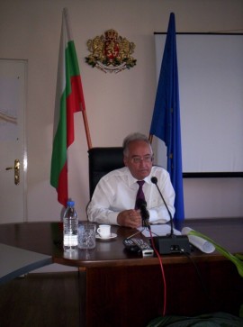 Написаха книга за кмета на Казанлък / Новини от Казанлък