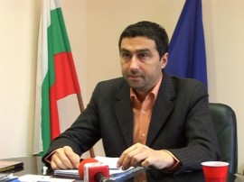 Електронният Общински съвет в Казанлък, първият в страната, за три години спести 1 тон хартия и спаси 50 дка гори / Новини от Казанлък