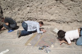 Разкриха уникална мозайка, не е изключено да е била в храм на Дионис / Новини от Казанлък