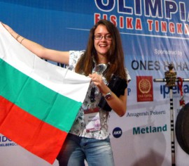 Екатерина Найденова, ученичка от ПМГ “Н. Обрешков“ в Казанлък, спечели златен медал от олимпиада в Казахстан  / Новини от Казанлък