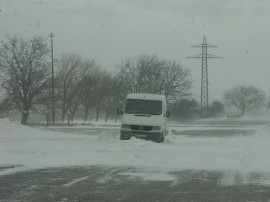 Затворен е пътят от Шипка до Шейново, улиците в община Казанлък се почистват и опесъчават  / Новини от Казанлък