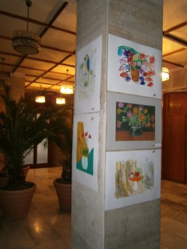 С усмивки започват работните си дни в Община Казанлък