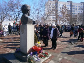 Стотици казанлъчани сведоха глава пред Левски