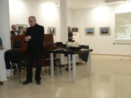 Монах от Атон пристигна в Казанлък за откриване на фото изложба 