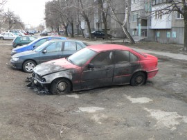 Снимки от изгорялото тази вечер БМВ