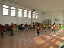 Днес  са решителните срещи от ученическото по волейбол / Новини от Казанлък