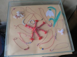 Доброволци от други страни присъстваха на изложба на мартеници