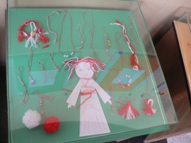 Доброволци от други страни присъстваха на изложба на мартеници