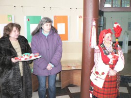 Доброволци от други страни присъстваха на изложба на мартеници