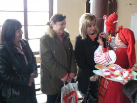 Доброволци от други страни присъстваха на изложба на мартеници