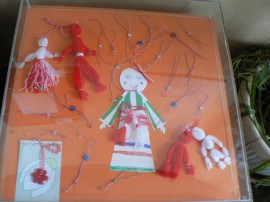 Доброволци от други страни присъстваха на изложба на мартеници