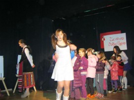 Деца се забавляваха в Шоу за Баба Марта