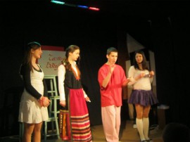 Деца се забавляваха в Шоу за Баба Марта