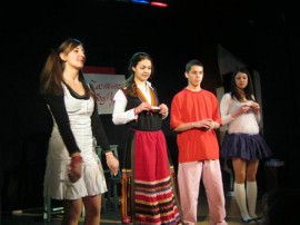 Деца се забавляваха в Шоу за Баба Марта