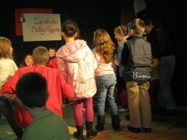 Деца се забавляваха в Шоу за Баба Марта