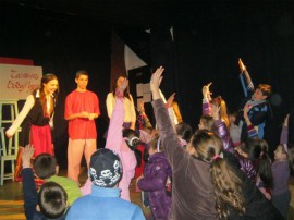 Деца се забавляваха в Шоу за Баба Марта / Новини от Казанлък