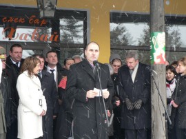 Въпреки студа хиляди хора отново се качиха до Шипка