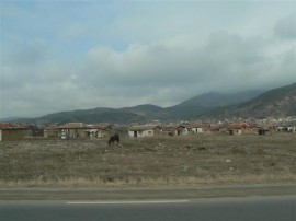Видео: Кметът на Мъглиж е твърдо решен да премахне незаконните постройки в ромската махала