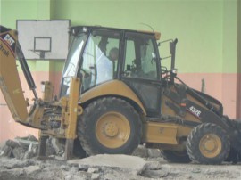 Разбиват спортна зала и я правят магазин / Новини от Казанлък