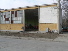 Разбиват спортна зала и я правят магазин