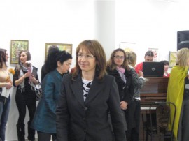 Кметът Галина Стоянова поздрави жените творци в Казанлък