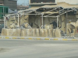 Разрушават незаконно построен навес на заведение