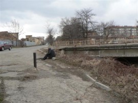 Бездомник умря под мост в Казанлък