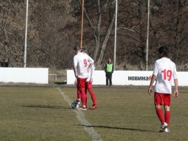 Розите загубиха без да отправят удар към вратата