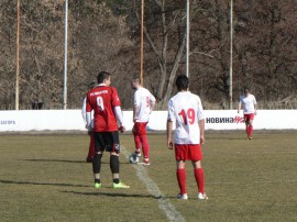 Розите загубиха без да отправят удар към вратата