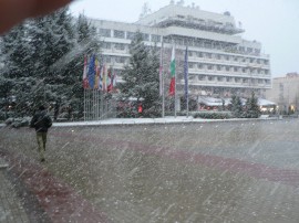 Сняг отново се сипе над Казанлък