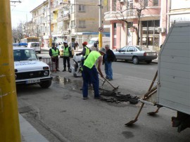 Днес започва асфалтирането на дупки в Казанлък