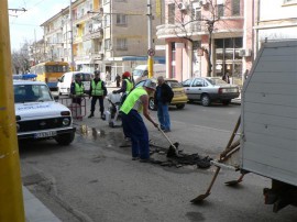 Днес започва асфалтирането на дупки в Казанлък
