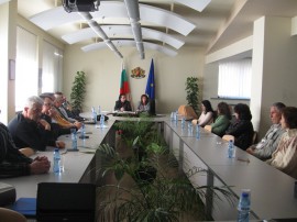 Община Казанлък организира среща с розопроизводители от региона / Новини от Казанлък