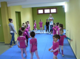 Художествената гимнастика в Казанлък стана на 1 година