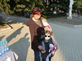 400 литра минерална вода раздадоха младежите на ГЕРБ