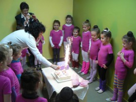 Художествената гимнастика в Казанлък стана на 1 година