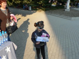 400 литра минерална вода раздадоха младежите на ГЕРБ