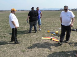 Над 100 състезатели откриха сезона в авиомоделизма на летището в Овощник