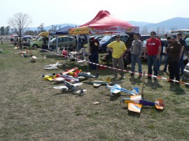 Над 100 състезатели откриха сезона в авиомоделизма на летището в Овощник