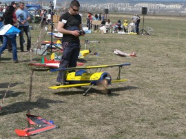 Над 100 състезатели откриха сезона в авиомоделизма на летището в Овощник
