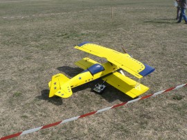 Над 100 състезатели откриха сезона в авиомоделизма на летището в Овощник