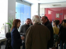 Актьорите на Театър”Любомир Кабакчиев” изпиха по чаша вино с Галина Стоянова / Новини от Казанлък