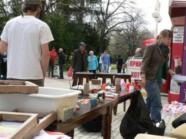 Младежи от чужбина показват в Казанлък днес изкуство от отпадъчни материали / Новини от Казанлък