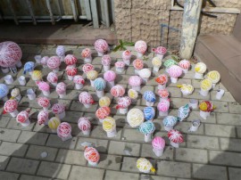 Младежи от чужбина показват в Казанлък днес изкуство от отпадъчни материали