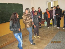 В училището в село Хаджидимитрово посрещнаха група за ромски фолклор 