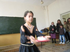 В училището в село Хаджидимитрово посрещнаха група за ромски фолклор 