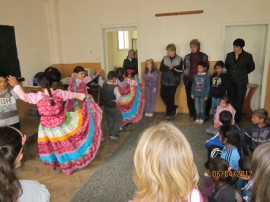 В училището в село Хаджидимитрово посрещнаха група за ромски фолклор 