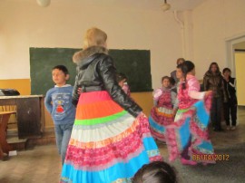 В училището в село Хаджидимитрово посрещнаха група за ромски фолклор 