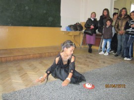 В училището в село Хаджидимитрово посрещнаха група за ромски фолклор 